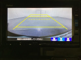 バックでの車庫入れも安心です!リアカメラが付いているバックモニター付のナビを装備しております。操作線もついており距離感も画面から確認できます。