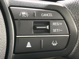 【車線維持支援システム】高速道路走行時、車線からはみ出しそうな時にステアリングを制御。より安心・安全な運転をサポートしてくれます!