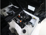 直列3気筒DOHC 12バルブエンジンを採用しています。