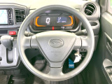 インテリアに合わせたデザインのステアリングは、運転される方のことも考え、運転しやすい形状、大きさです。是非一度、実際に触ってお確かめください。