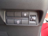 運転席の右下に各種スイッチがまとめられています。