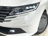 【LEDヘッドライト】悪天候や夜間走行時も良好な視界を確保し安心して運転できる高輝度LEDヘッドライトを装備!点灯速度が早く、消費電力も抑えられています。