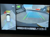 クルマを空から見たような映像が映る、アラウンドビューモニターで、車両周辺の安全確認も一目できます!小さなお子様や障害物も確認できるので、運転のしやすさだけでなく事故防止にも役立ち安心して駐車できます♪