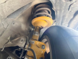 【ビルシュタイン製ダンパー】高速走行時の車両安定性を向上させてくれる人気の装備。街乗りの乗り心地も犠牲にせず、スポーティな走行をお楽しみいただけます♪