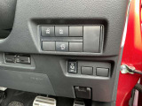 運転席の右下に各種スイッチがまとめられています。