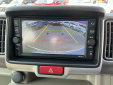 【バックカメラ】駐車時の後方を映像で確認できます