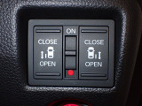 運転席からもスライドドアを楽々操作でスピーディーに!またスマートキーでも開閉できるので便利です。