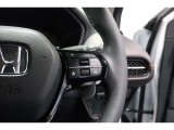 Hondaセンシングの機能のひとつ、アダプティブクルーズコントロール付!アクセルから足を離しても設定したスピードと前車との車間を保ち走行してくれます!車線維持もアシスト☆高速道路で疲労軽減ですね☆