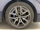 サービスにはドイツ本国と同様に教育と訓練を受け、BMWを知り尽くした「マイスター」が数多く在籍しております。360度による納車前点検整備で、お客様に安心と安全をお届けいたします。
