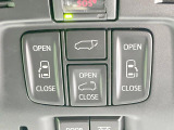 【両側パワースライドドア】スマートキーや運転席のスイッチで後席両側スライドドアの開閉が可能♪電動だから力を入れてドアを開ける必要が無く、小さなお子様でも簡単に開け閉めでき快適です♪