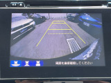 車庫入れ時に安心のバックカメラがついています。