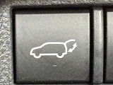 【パワーバックドア】荷物を抱えた状態でもリアゲートの開閉が可能です!お買い物時やアウトドアの際に役立ちますね。