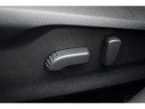 助手席パワーシート 電動シート採用で細かい微調整ができ,最適なポジションに合わせることで疲労軽減につながります