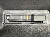 【ETC】有料道路を利用する際に料金所で停止することなく通過できる、ETC車載器(ノンストップ自動料金収受システム機器)が装備されています。セットアップを行うことで利用可能になります。