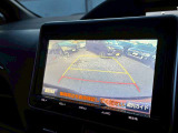 【バックカメラ】運転席から画面上で安全確認ができます。駐車が苦手な方にもオススメな便利機能です。