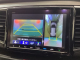 シフトをリバースに入れると、上からの見下ろし画像とバックカメラで安心です。