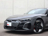●Audiが最初に採用したLEDポジショニングランプ。シャープなラインで昼間でも点けていたいと思うほど上品でオシャレです。夜間走行時はさらに目立ちます!