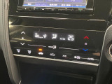 【オートエアコン】一度お好みの温度に設定すれば、車内の温度を検知し風量や温度を自動で調整。暑い&hellip;寒い&hellip;と何度もスイッチ操作をする必要はありません。快適な車内空間には必須の機能ですね♪