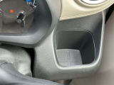 運転席ドリンクホルダーです。