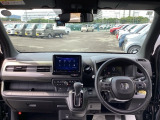 この度は、当店のお車をご覧いただきまして誠にありがとうございます。当店では全国販売・納車も行っております。県によって陸送費用は異なりますのでお気軽にお問い合わせください。