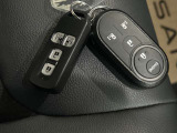 インテリジェントキーでドアの開閉ラクラク!キーを取り出して開ける必要が無いので、荷物を持っている時や、雨の日は便利ですよ!