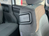 運転席からでも助手席シートを倒すことができちゃいます。