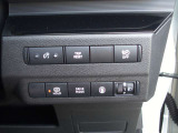 運転席の右下に各種スイッチがまとめられています。