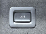 【パワーバックドア】スマートキーや運転席のボタンを押すだけでリアゲートが自動で開閉します!荷物を持っている時や、高い位置にあるバックドアを閉める際に便利な機能です♪