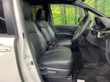 運転席シート廻りは使用感も少なく、良好な状態となっています。丁寧に使われていたことがよくわかりますね。