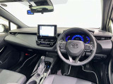 運転席まわりです。 各操作スイッチは使いやすい位置に配置されてます。