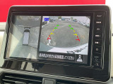 上から丸見えアラウンドビュー!車を真上から見下ろした様な映像を映し出すアラウンドビューモニター。これで車庫入れもラクラク。