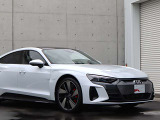 ・斜めからAudiを見るとプレス技術の高さを感じることができます。