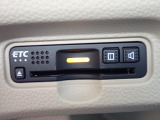 ■【ETC車載器】が装備されています。セットアップをしてお渡しとなり、ETCカードを差し込むだけで高速道路の利用が可能です。