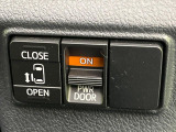 【パワースライドドア】スマートキーや運転席のスイッチでスライドドアの開閉が可能♪電動だから力を入れてドアを開ける必要が無く、小さいお子様でも、重い荷物を持っている時もラクに開け閉めできます♪