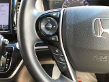 【ステアリングスイッチ】ステアリングを握ったままオーディオ等がコントロール出来ますので、利便性だけでなく事故防止にも繋がります。
