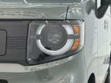 LEDヘッドライトは、点灯の瞬間から最大光量を発揮し、突然暗くなるトンネルなどでの安定感を高めます。