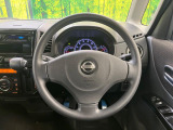 インテリアに合わせたデザインのステアリングは、運転される方のことも考え、運転しやすい形状、大きさです。是非一度、実際に触ってお確かめください。