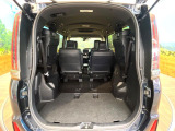 普段のお買い物や通勤、送迎等に十分な荷室スペースを確保しております。セカンドシートを倒すと、大きな荷物の積載も可能です♪