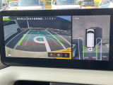 【アラウンドビューモニター】車両周辺をモニターで確認できて、駐車が苦手な人でもスムーズに駐車できます