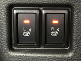 【シートヒーター】寒い日に重宝するシートヒーター!エアコンより早く温まってくれるので寒がりの人も安心ですね♪エアコンの温風は乾燥するから苦手、という方にもをおすすめです。
