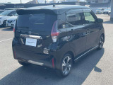 プライバシ-ガラスが装備されています。外を見るときは気にならずに、後方車両から車内が見えにくい設計です。