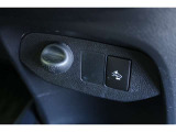 【アクセサリーソケット】12Vのカー用品等の電源供給が可能です。