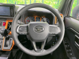 【純正革巻きステアリング】上質な革を使用することで、手にしっかり馴染みとても運転しやすいハンドルです♪