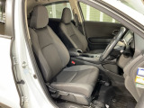 乗降がしやすい運転席。高さが調節できて小柄な方でも運転しやすいポジションをとることができます。
