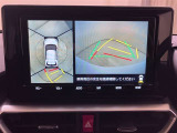パノラミックビューモニター付きです。車両を上から見たような映像を画面に表示。運転席からの目視だけでは見にくい車両周辺の状況をリアルタイムでしっかりと確認できます。