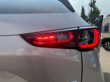 AWD車両に標準装備のバックフォグライトは、視界の悪い夜中でも後続車両にしっかりと存在をアピールします。また、最近ではおしゃれとしても流行っているアイテムです。