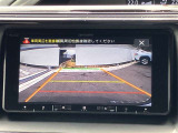 【バックモニター】バックカメラが装着されています。車庫入れが苦手な方もこれがあれば安心ですね