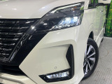 【LEDヘッドライト】悪天候や夜間走行時も良好な視界を確保し安心して運転できる高輝度LEDヘッドライトを装備!点灯速度が早く、消費電力も抑えられています。