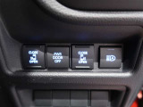 運転席からでもリヤ両側電動スライドドアの開閉を操作できます。