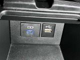 TypeーCの充電用端子が付いています。